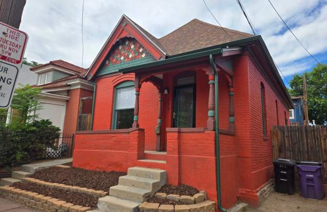 Charming Victorian Retreat in Baker. photos photos