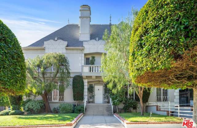 2205 N Beachwood Dr - 2205 North Beachwood Drive, Los Angeles, CA 90068