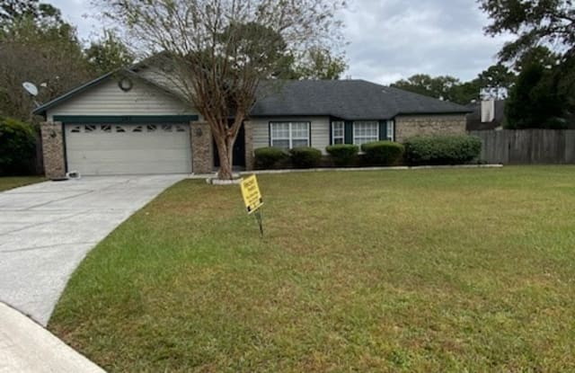 281 Dovefield Court - 281 Dovefield Court, Oakleaf Plantation, FL 32073