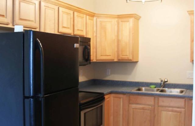Top Level Westbury Condo for Rent! Gallery 3