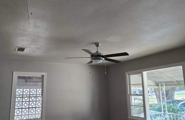 2BDRM 1 BATH Gallery 3
