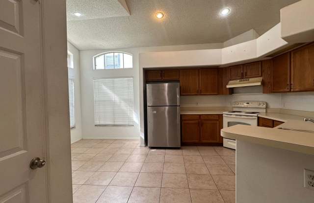 Spacious 3BR/2BA Oviedo Home with Fenced Backyard Gallery 4
