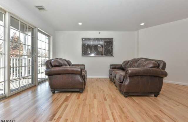 203 Central Park Pl Gallery 4