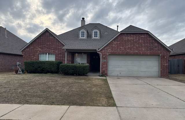 Welcome to this stunning 3-bedroom, 2-bathroom home located in the desirable Broken Arrow, OK. photos photos