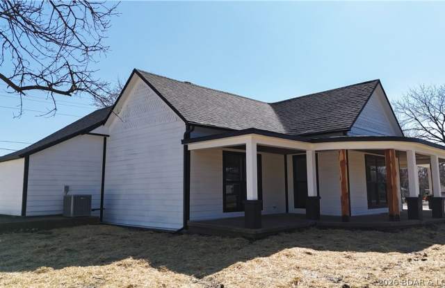 Remodeled 3 Bed, 2 Bath Home on a Corner Lot in Eldon Gallery 3