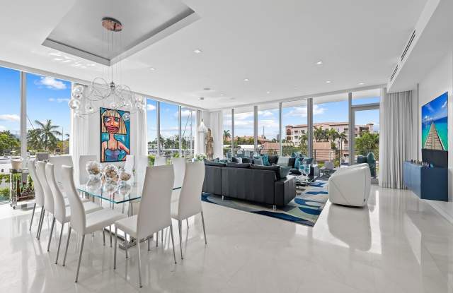AquaMar Las Olas Gallery 1