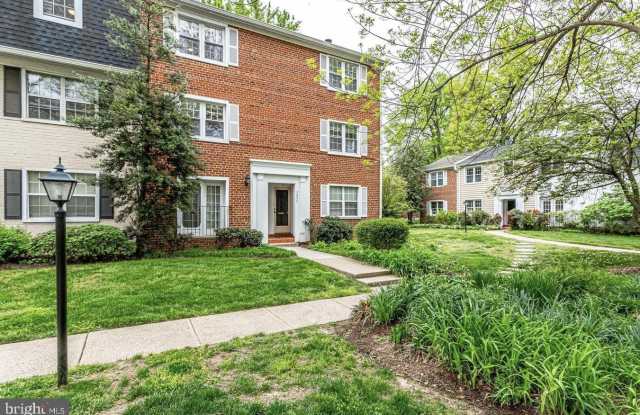 2657 S WALTER REED DRIVE - 2657 South Walter Reed Drive, Arlington, VA 22206