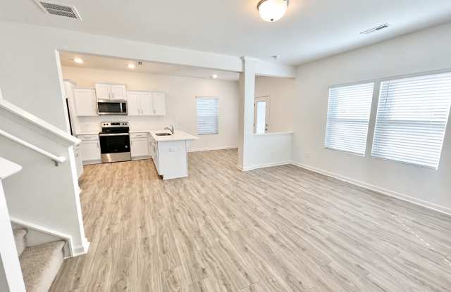 Beautiful Paired Home minutes from I-85 3br 2.5 ba with 2 car garage Gallery 4