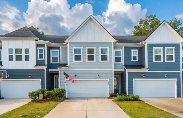 3 Bed 2.5 Bath in Emma Lane Townes of Mount Pleasant Gallery 1