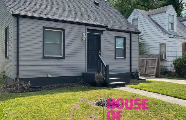 Summer Special~ 3 BEDROOM 1 BATH BUNGALOW FREE PRE-SCREEN photos photos