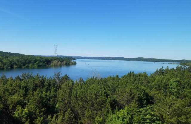 2 Bedroom 2 Bath Apartment Table Rock Lake Community- Move In Specials- Everyone Likes Free Rent Gallery 4