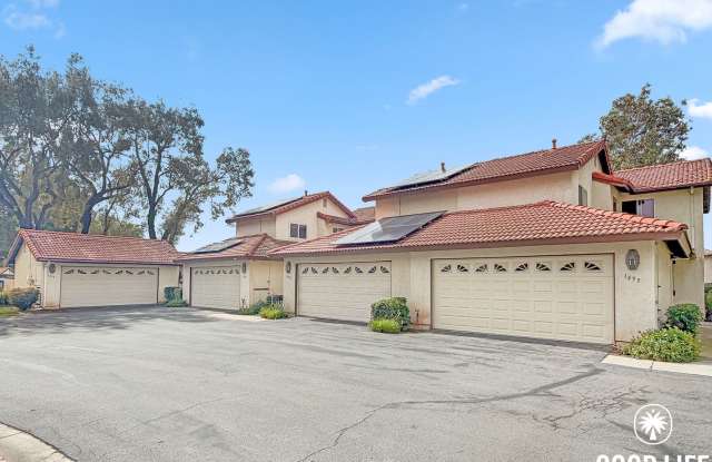 SD: Welcoming 2BD/2.5BA Townhome in Oceanside Near the Beach w/ Private Yard & 2-Car Garage! Gallery 1
