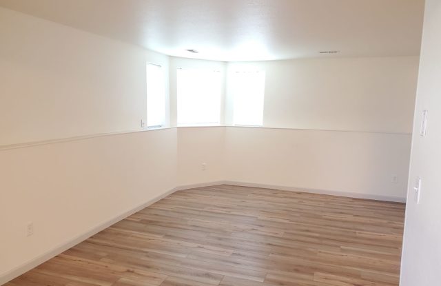 Newly Remodeled Home in Belgrade HALF OFF FIRST MONTH Gallery 4