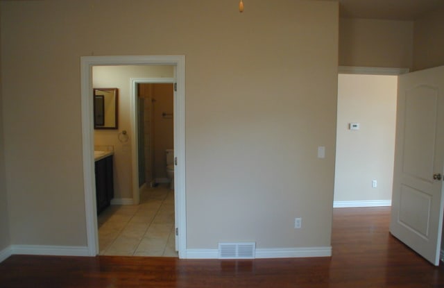 400 Sterling Dr Gallery 4