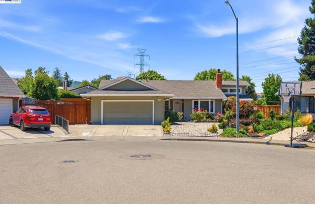 325 Goshen Ct Gallery 3
