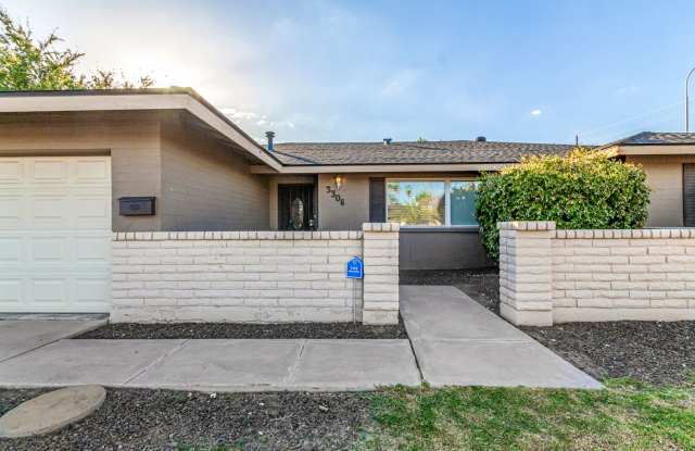 Stunning Tempe home - 5 bedroom - pool  yard service included photos photos