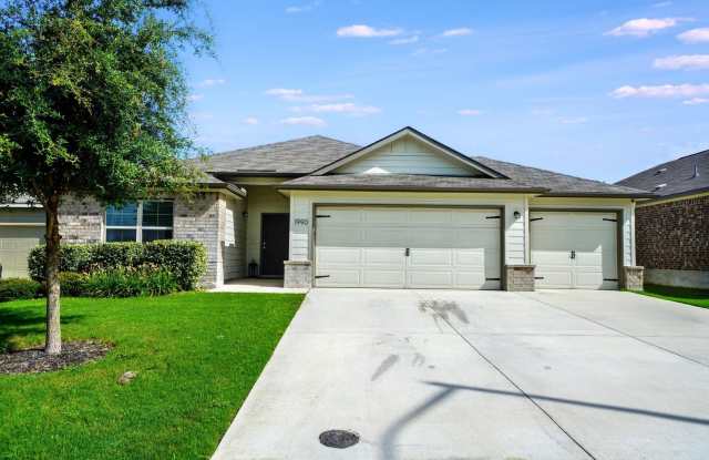 Stunning Home with 3-Car Garage in New Braunfels - Realtor Commission: $500 photos photos