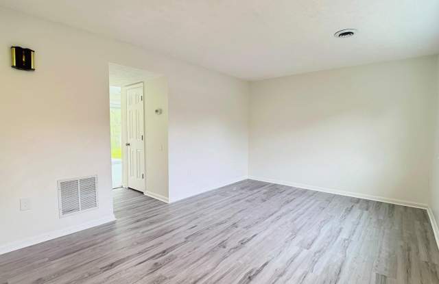304 ASH HOLLOW Drive Gallery 2