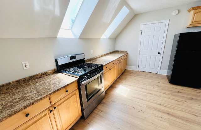 NEWLY RENOVATED PENTHOUSE UNIT photos photos