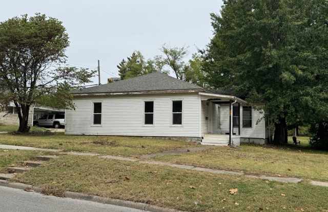 532 W Pierce St - 532 West Calhoun Street, Macomb, IL 61455