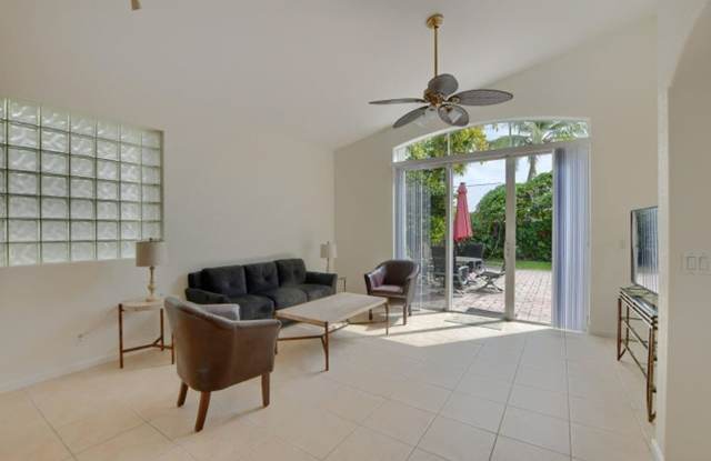 1225 E Magnolia Circle, Delray Beach, FL 33445 Gallery 4