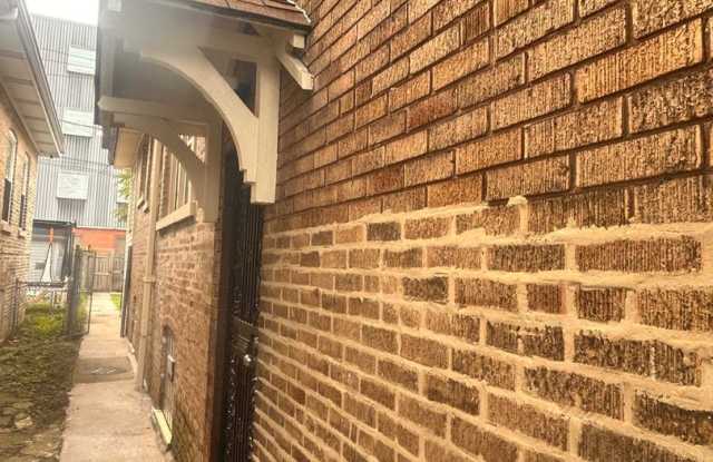 Spacious 4-Bedroom Brick Bungalow with Bonus Room Gallery 3