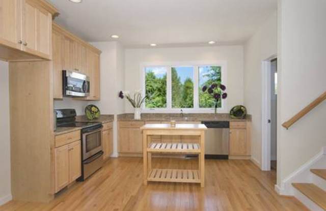 1013 Linden Avenue- X **PRICE REDUCTION!!** Gallery 4