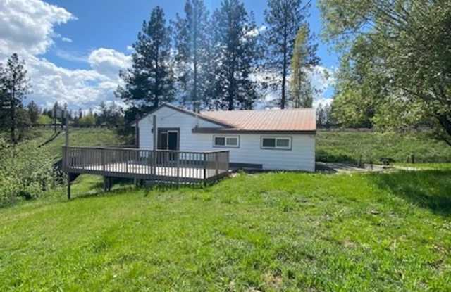 Charming 2 Bedroom Home with River Views in Peaceful Colbert, WA photos photos
