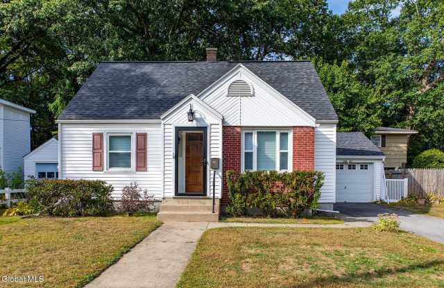 175 York Avenue - 175 York Avenue, Saratoga Springs, NY 12866