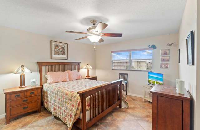 2615 Northeast 1st Court Gallery 4