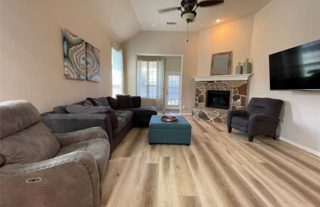 2318 Patriot Drive Gallery 2