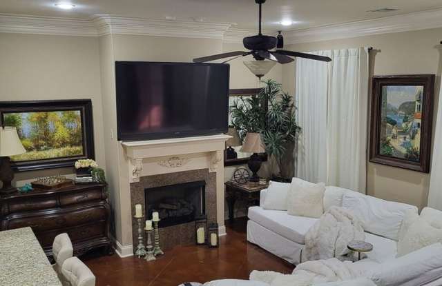 Charming 3BR House in Lafayette Gallery 1