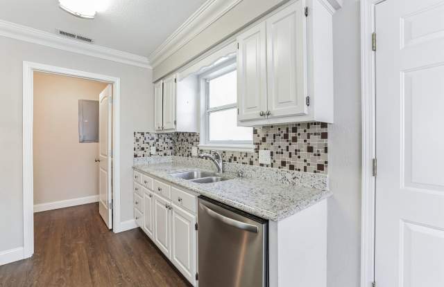 Updated 3-Bedroom Home with Modern Kitchen & Spacious Backyard Gallery 1