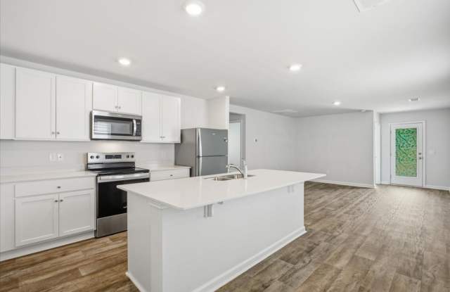 3 Bedrooms | 2 Bathrooms | 2-Car Garage | Pet Friendly Gallery 3