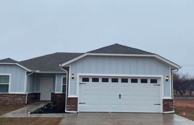 3 Bedroom 2 Bathroom 2 Car Garage Home in Oakdale School District photos photos