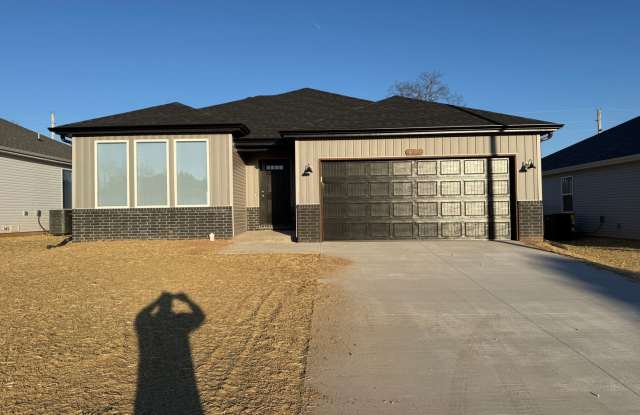 Stunning 4-Bedroom Home photos photos