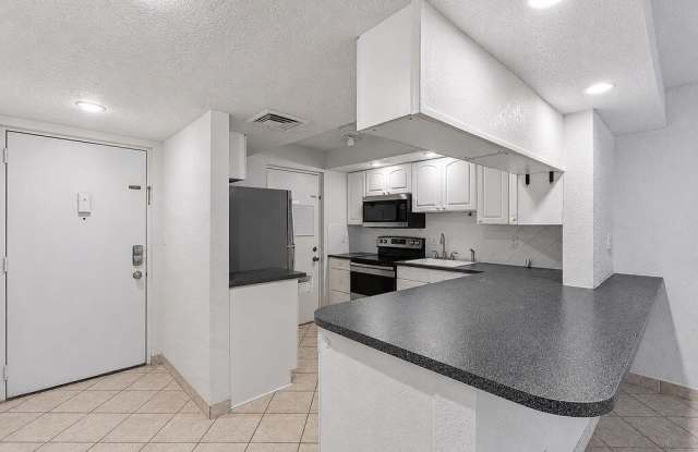 2322 S Cypress Bend Drive Gallery 4
