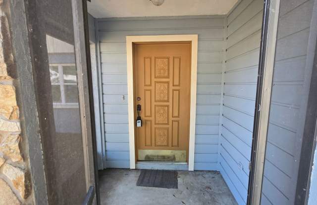 Charming 2BR/2BA + 1 car garage with Large Backyard in Sarasota Gallery 3