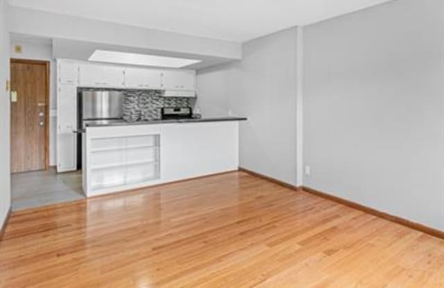 3428 Harriet Apartments Gallery 3