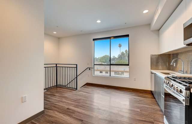 Brand New Building featuring 1 & 2 bedroom Flats & Townhomes! Gallery 4