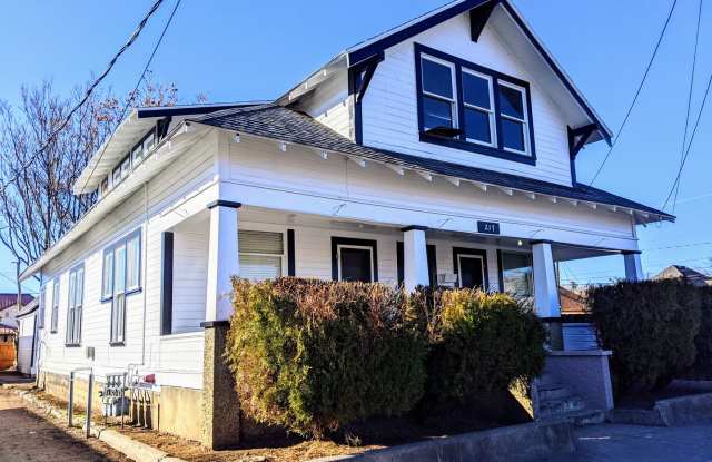 1 bedroom/ 1 bath in Triplex photos photos