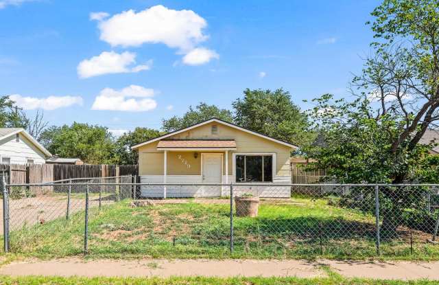 2729 E 2nd Place - 2729 East 2nd Place, Lubbock, TX 79403
