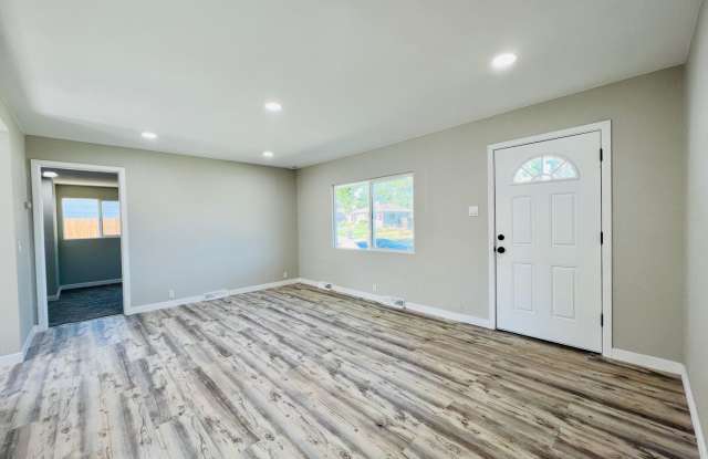 $0 DEPOSIT OPTION,FULLY REMODELED RANCH GEM OFF SHERIDAN, CLOSE TO SLOAN LAKE! Gallery 4