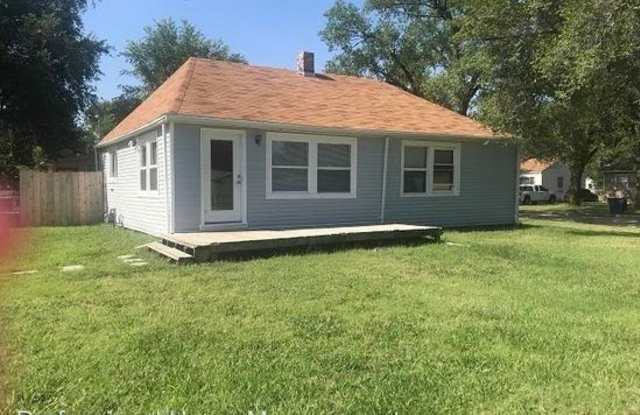 2033 W May St - 2033 W May Ave, Wichita, KS 67213
