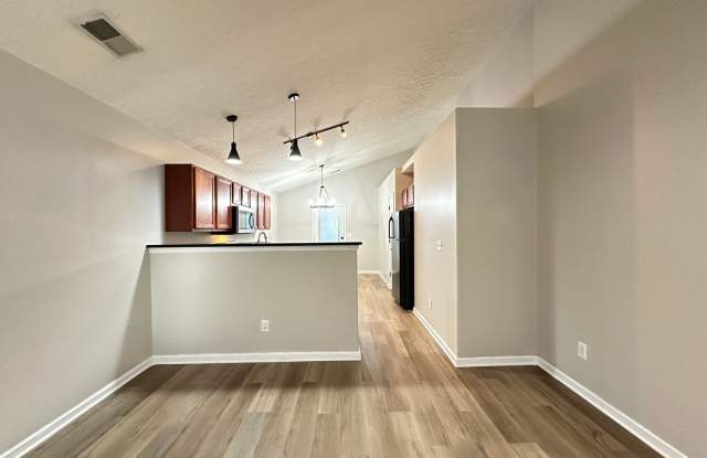 Recently Renovated! Lovely Home in Masterson Station! New Flooring, Granite Countertop. Gallery 4