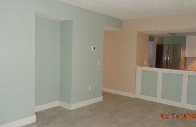 2 Bedroom  1 bath  Apartment Gallery 1