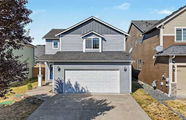 Spacious Yelm Home with A/C, Fully Fenced Backyard & 2-Car Garage! photos photos