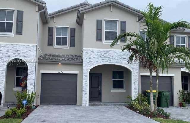 1271 SE 27th Ter photos photos