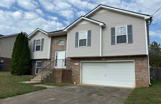 Beautiful Split-level - 3404 Queensbury Road, Clarksville, TN 37042