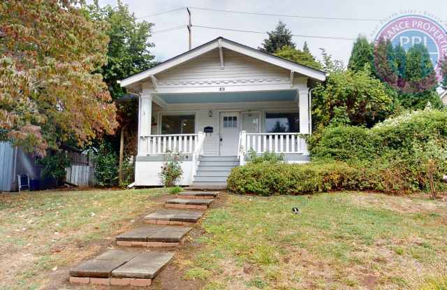 Coveted Old Town Lake Oswego Craftsman | Walk to George Rogers Park, Downtown Dining & Shopping Gallery 1